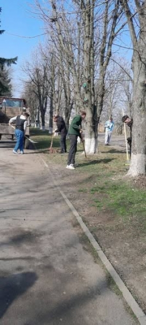 Здобувачі освіти, викладачі та  майстри, технічні працівники професійно-технічного училища № 16 долучилися до весняного благоустрою
